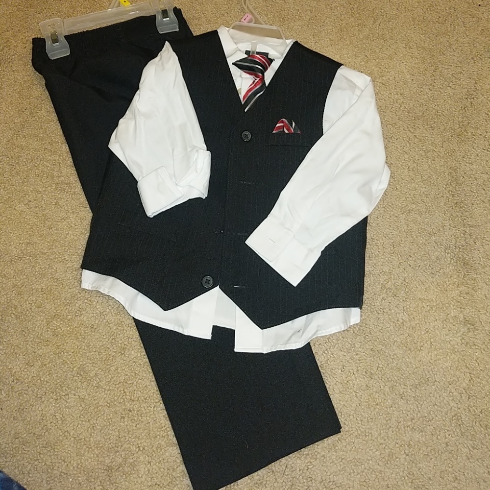 Kids 4T suit
